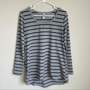 LulaRoe Long Sleeve T - Size M